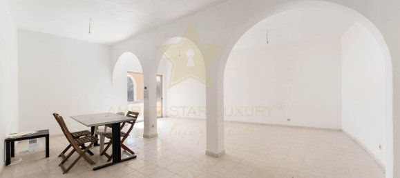 365m² Commercial property in Quarteira, Portugal No. 64193 13