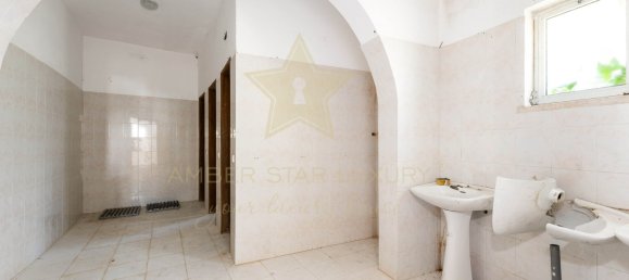 365m² Commercial property in Quarteira, Portugal No. 64193 10