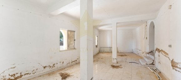 365m² Commercial property in Quarteira, Portugal No. 64193 4