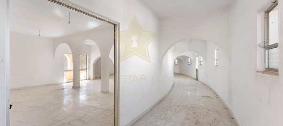 365m² Commercial property in Quarteira, Portugal No. 64193 6