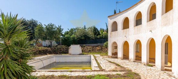 365m² Commercial property in Quarteira, Portugal No. 64193 23