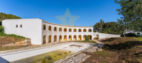 365m² Commercial property in Quarteira, Portugal No. 64193 21