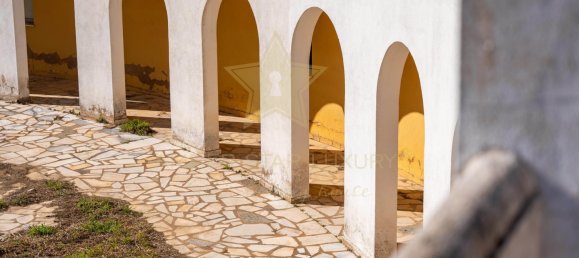 365m² Commercial property in Quarteira, Portugal No. 64193 24