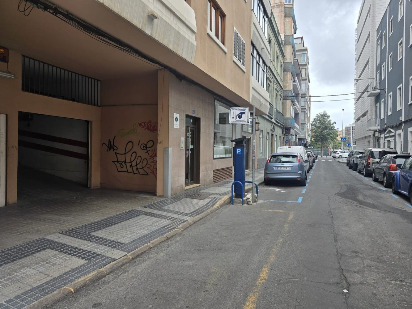  Garage in Las Palmas De Gran Canaria, Spain No. 231054