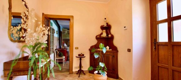 6 rooms House in Pralungo, Italy No. 72502 4