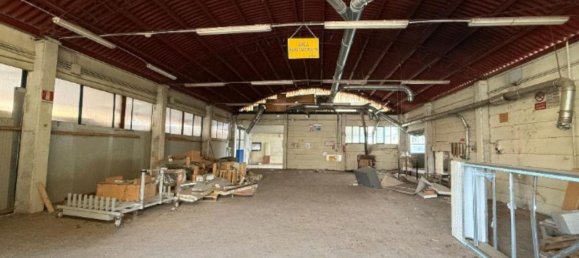 1789m² Warehouse in Contrada, Italy No. 369960 18