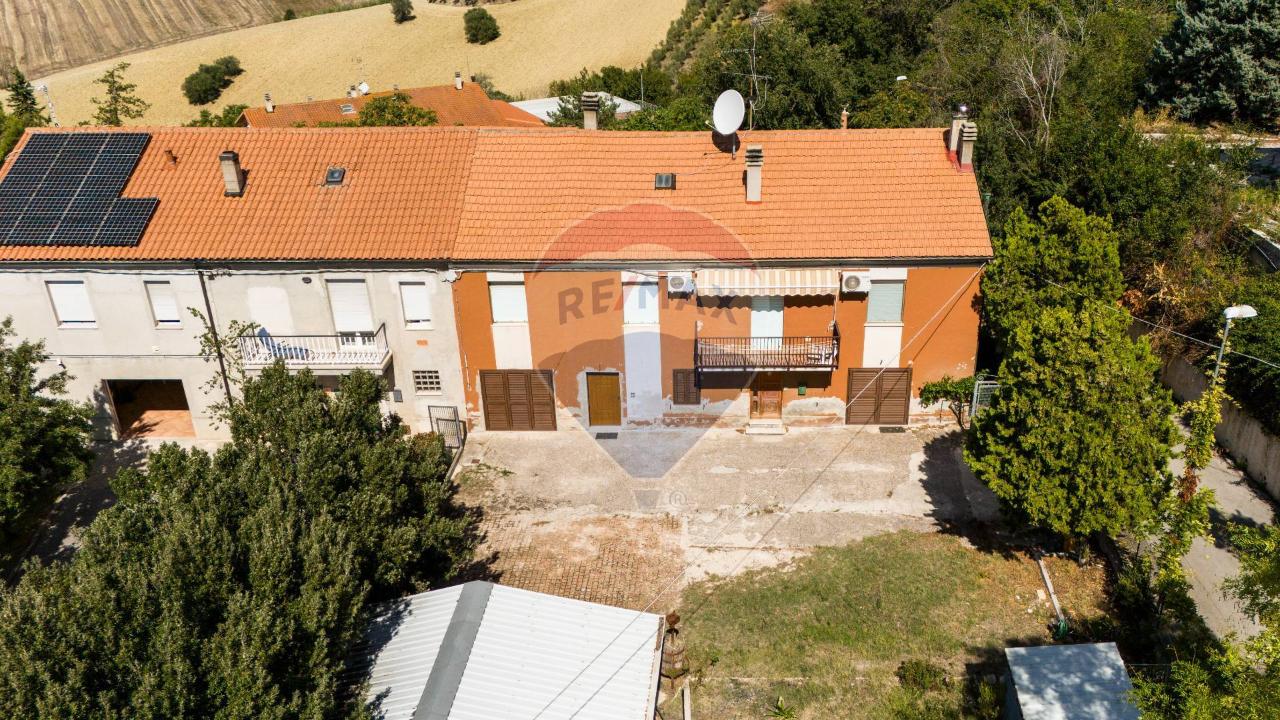 12-Zimmer Haus in San Marcello, Italy, Nr. 7028