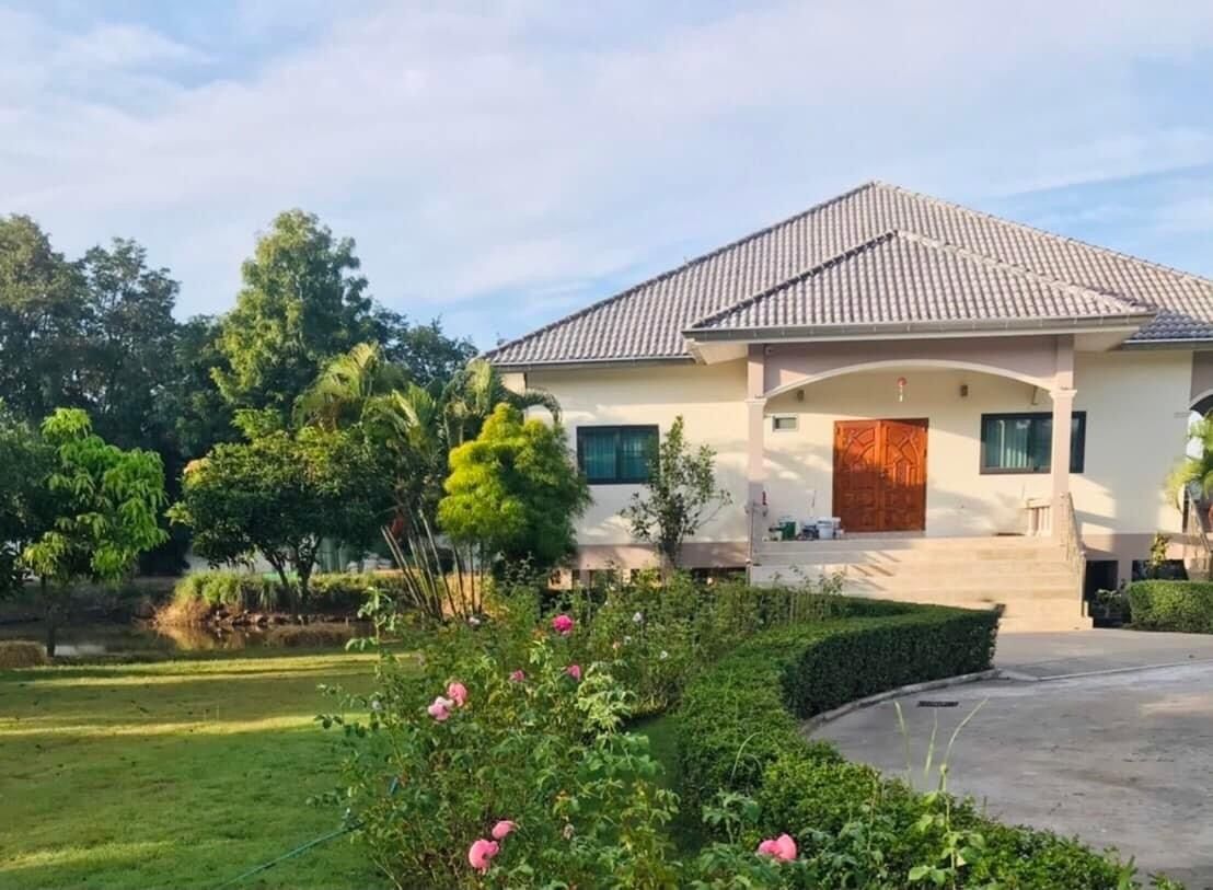 Villa de 3 dormitorios en Udon Thani, Thailand No. 70449