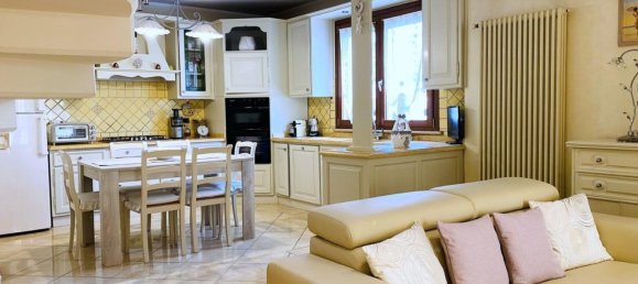 Villa de 3 dormitorios en Viareggio, Italy No. 39698 2