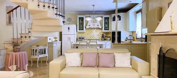 Villa de 3 dormitorios en Viareggio, Italy No. 39698 5