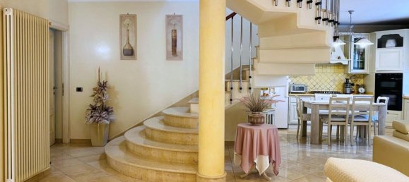 Villa de 3 dormitorios en Viareggio, Italy No. 39698 22