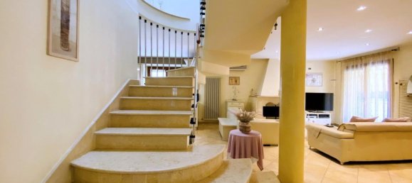 Villa de 3 dormitorios en Viareggio, Italy No. 39698 42