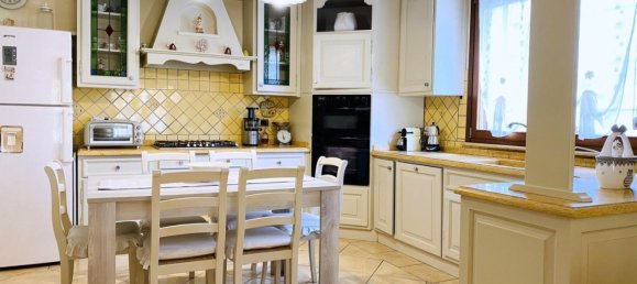 Villa de 3 dormitorios en Viareggio, Italy No. 39698 6