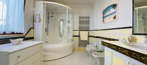 Villa de 3 dormitorios en Viareggio, Italy No. 39698 38