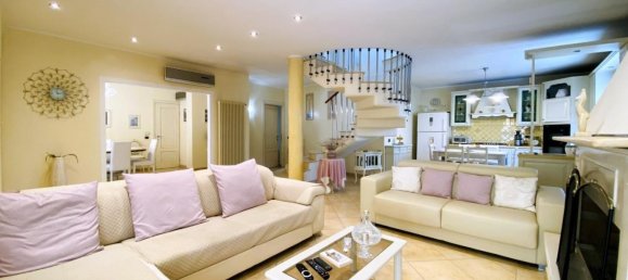 Villa de 3 dormitorios en Viareggio, Italy No. 39698 4