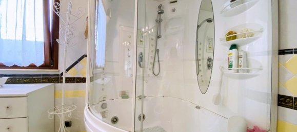 Villa de 3 dormitorios en Viareggio, Italy No. 39698 39