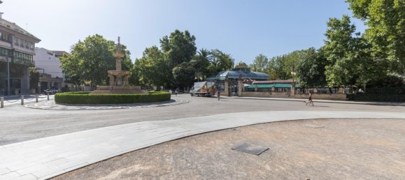 513m² Building in Granada, Spain No. 139748 3