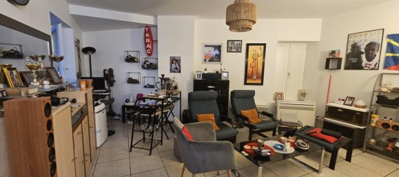 8-salle Bâtiment à Lambesc, France No. 287863 4