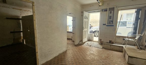 8-salle Bâtiment à Lambesc, France No. 287863 7