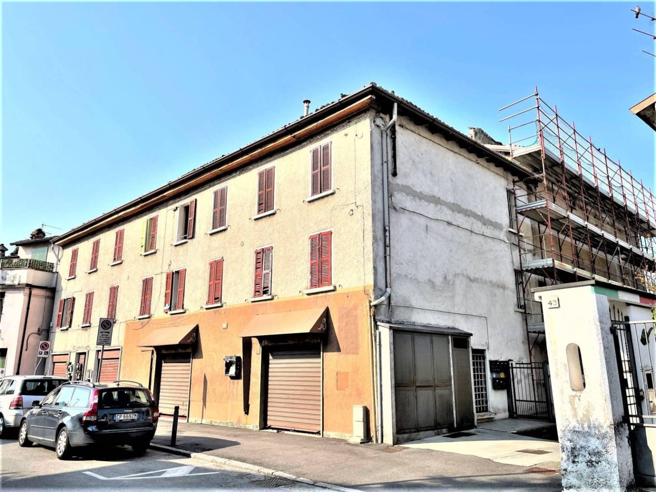 6 rooms Building in Brescia, Italy No. 123228