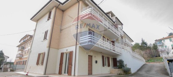 5 rooms Apartment in Barbara, Italy No. 2261 3