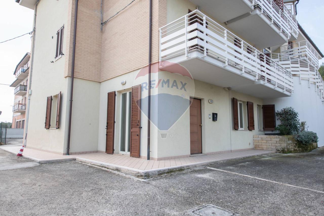 5 rooms Apartment in Barbara, Italy No. 2261