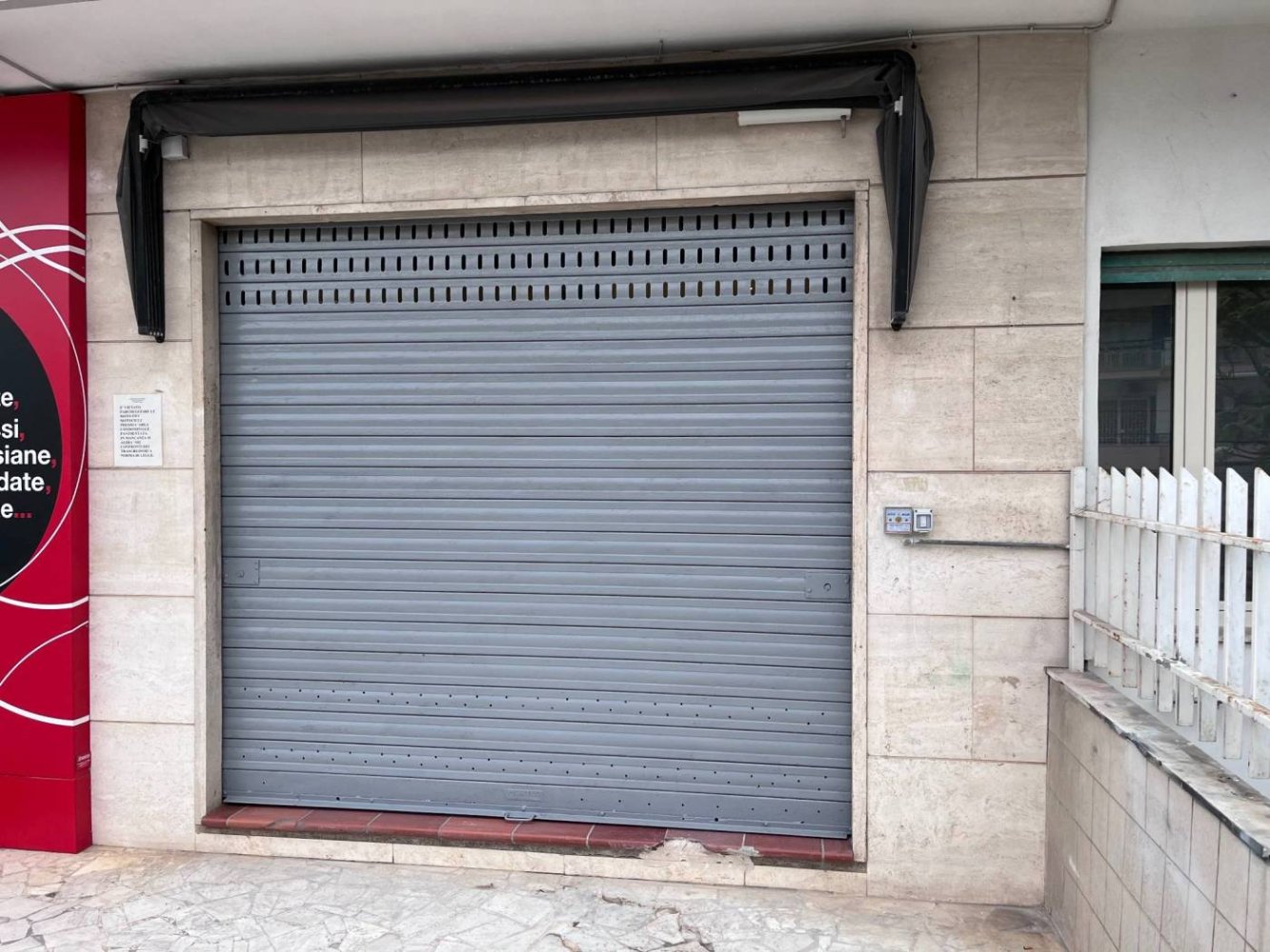 1 room Commercial property in Naples, Italy No. 273616