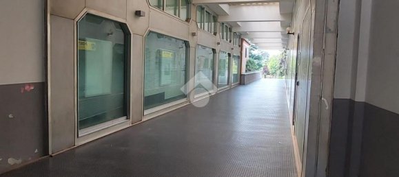 11غرفة عقار تجاري في Tradate, Italy رقم 123143 26