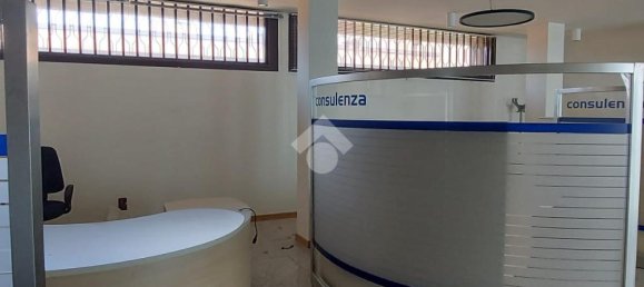 11غرفة عقار تجاري في Tradate, Italy رقم 123143 17