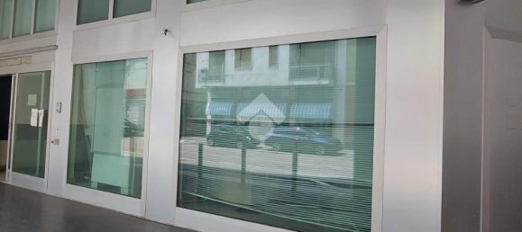 11غرفة عقار تجاري في Tradate, Italy رقم 123143 13