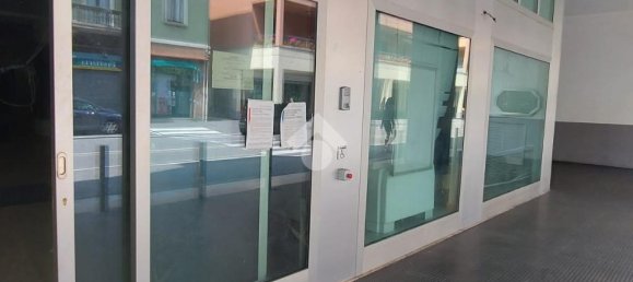 11غرفة عقار تجاري في Tradate, Italy رقم 123143 24