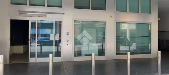 11غرفة عقار تجاري في Tradate, Italy رقم 123143 32