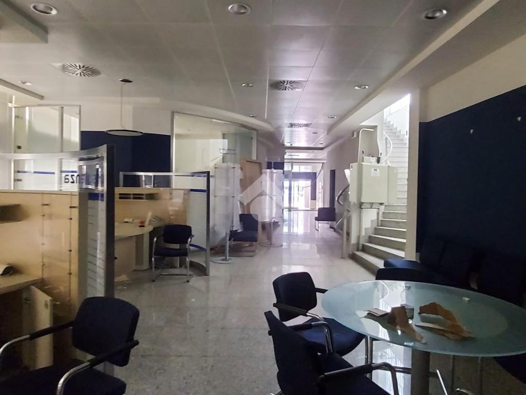 11غرفة عقار تجاري في Tradate, Italy رقم 123143