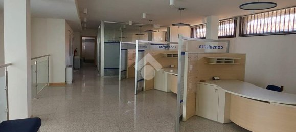 11غرفة عقار تجاري في Tradate, Italy رقم 123143 30