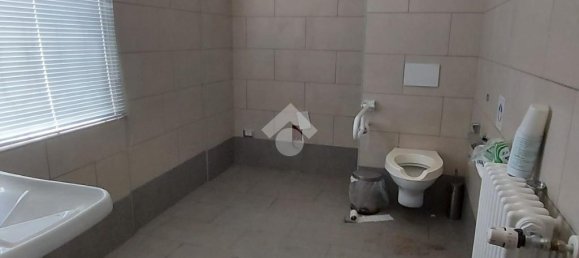 11غرفة عقار تجاري في Tradate, Italy رقم 123143 16