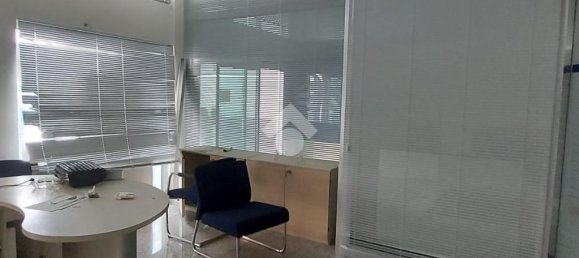 11غرفة عقار تجاري في Tradate, Italy رقم 123143 11