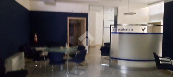 11غرفة عقار تجاري في Tradate, Italy رقم 123143 5