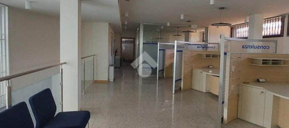 11غرفة عقار تجاري في Tradate, Italy رقم 123143 3