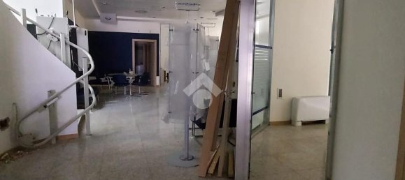 11غرفة عقار تجاري في Tradate, Italy رقم 123143 20