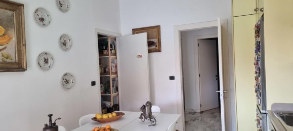 8 rooms Apartment in Genoa, Italy No. 82443 45
