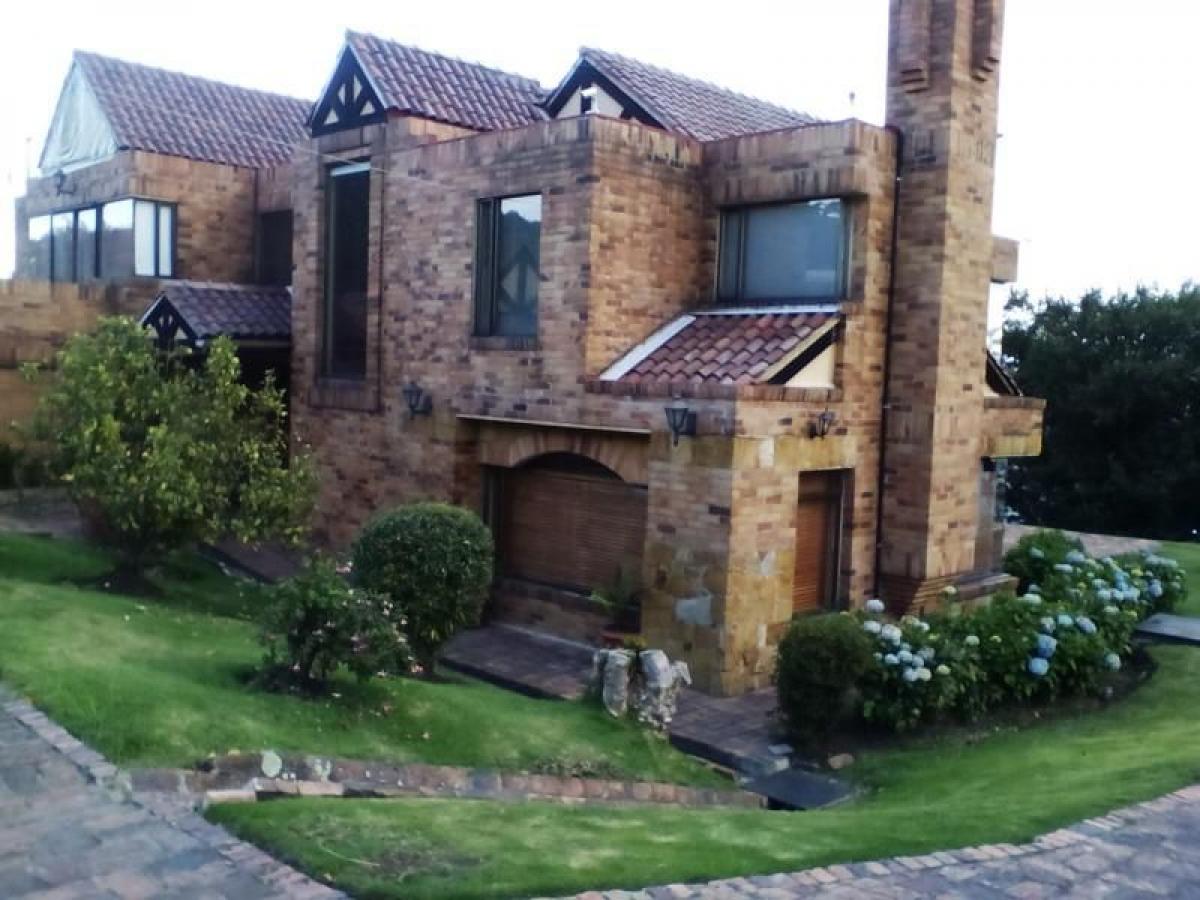 Дом с 4 спальнями в Богота, Колумбия № 10718