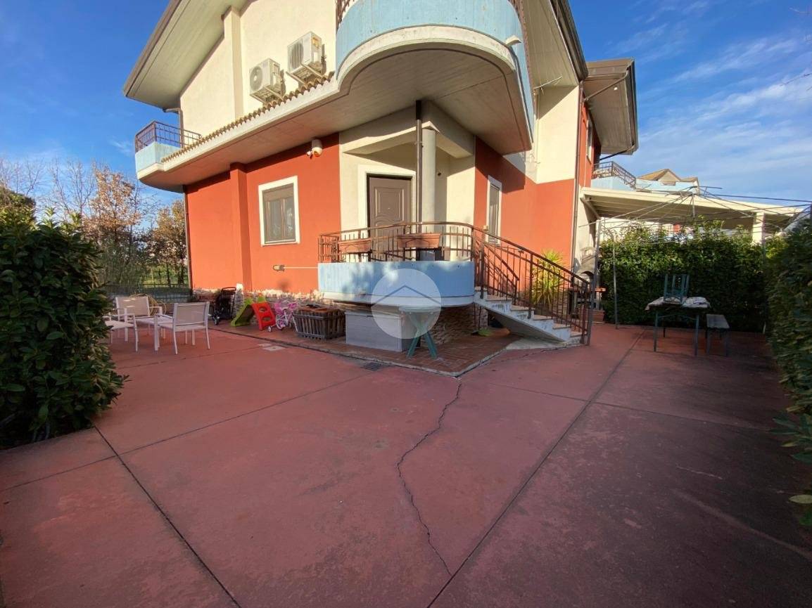 3 غرف نوم فيلا في Montalto Uffugo, Italy رقم 172738