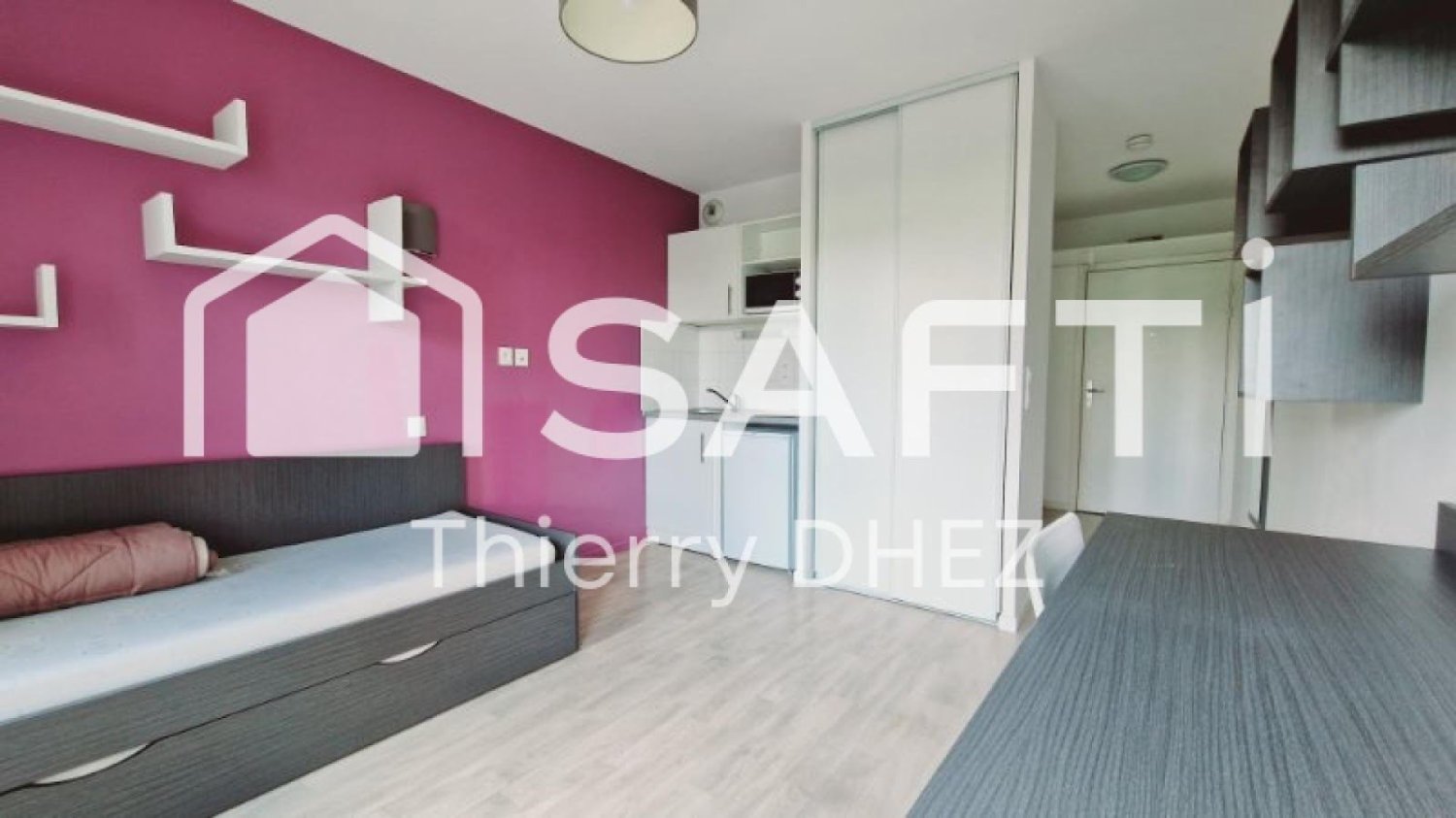 Studio in Roubaix, France, Nr. 79844