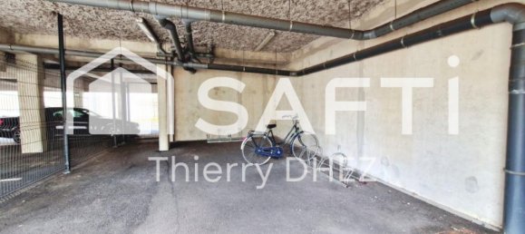 Studio in Roubaix, France, Nr. 79844 8