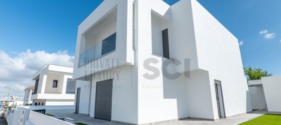 4 bedrooms House in Corroios, Portugal No. 100685 3