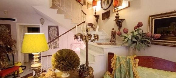 3 bedrooms House in Carrara, Italy No. 48107 9