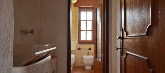 6 rooms House in Piazza al Serchio, Italy No. 118462 32