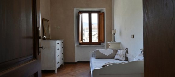 6 rooms House in Piazza al Serchio, Italy No. 118462 21