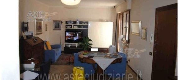 5 rooms Apartment in Lucca, Italy No. 197035 17