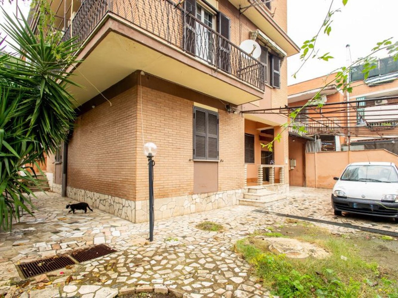 4 rooms Apartment in Rome, Italy No. 26908